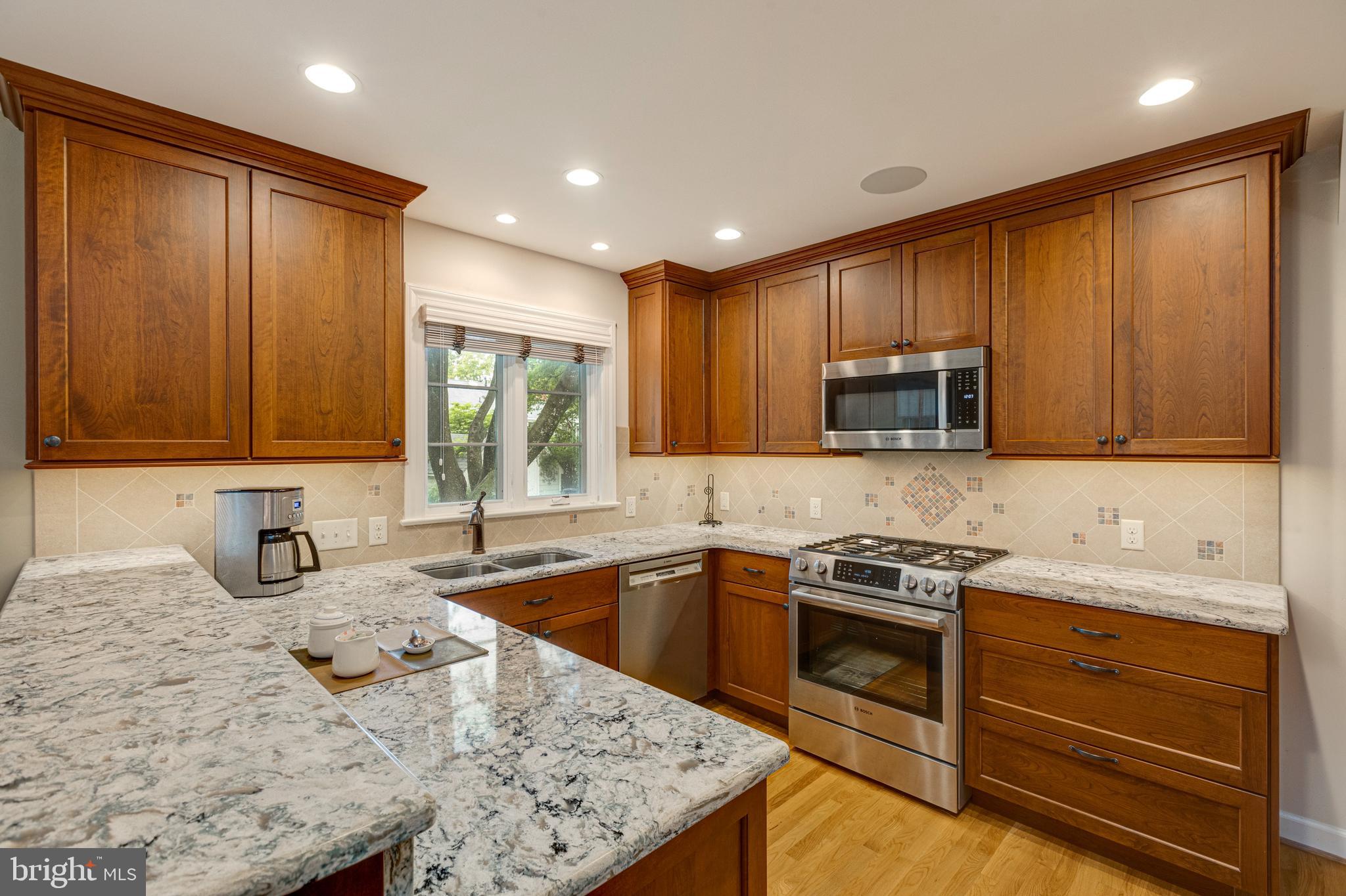 RIVERSIDE GARDENS - Residential