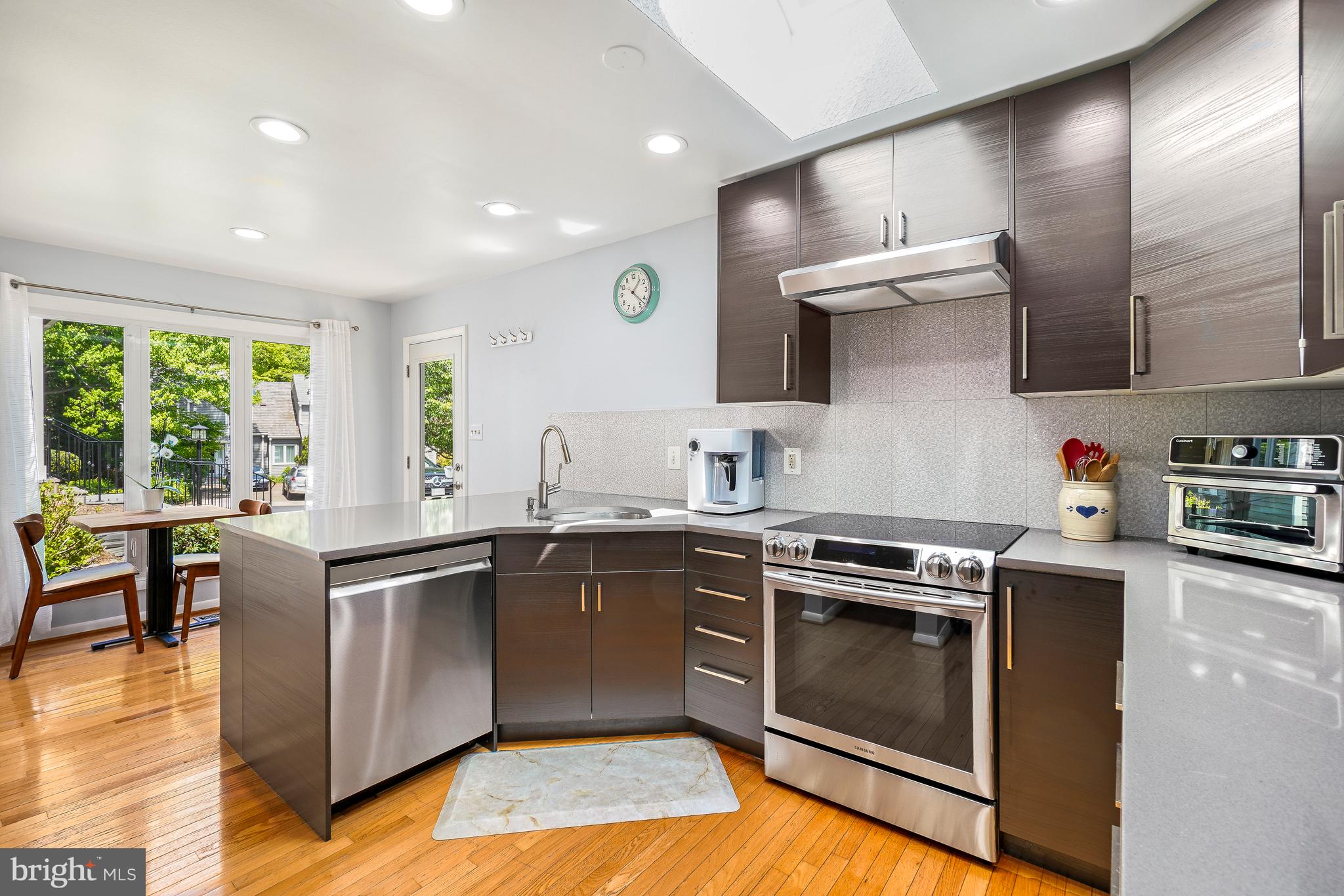RESTON - Residential