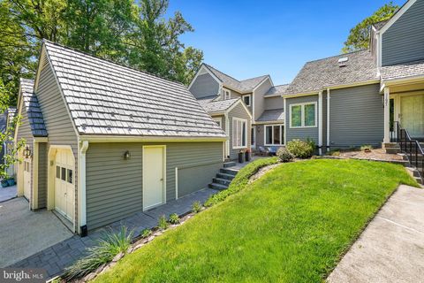 Photo of 11619 Chapel Cross Way, RESTON, VA 20194 (MLS # VAFX2303784)