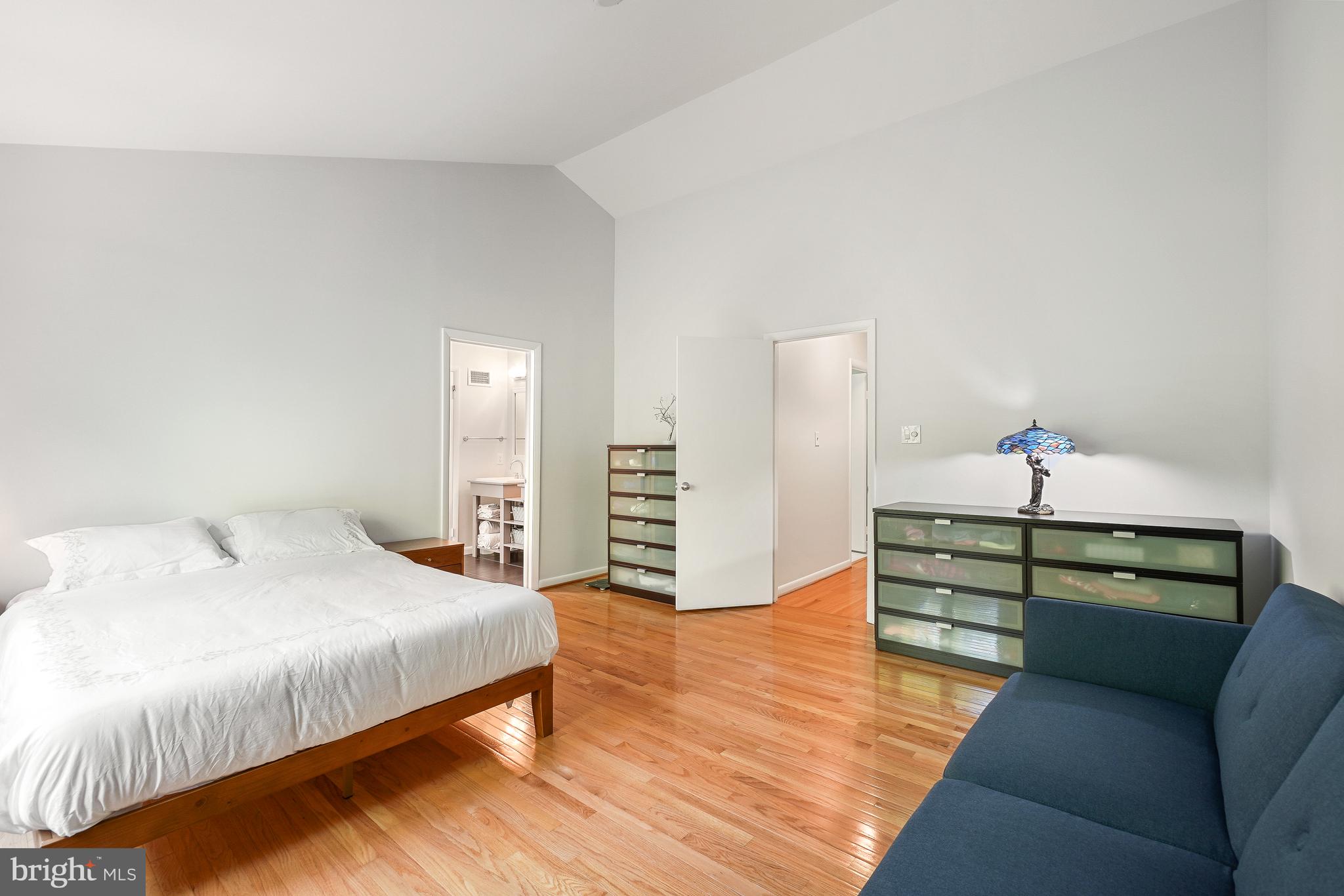 RESTON - Residential