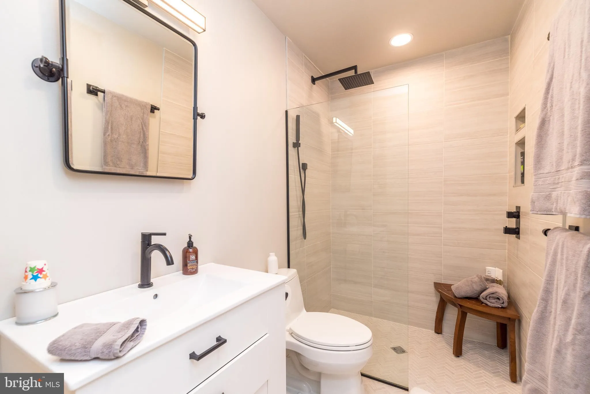 Doylestown, Pennsylvania 18902, United States, 4 Bedrooms Bedrooms, ,3 BathroomsBathrooms,Residential,Pending,215464