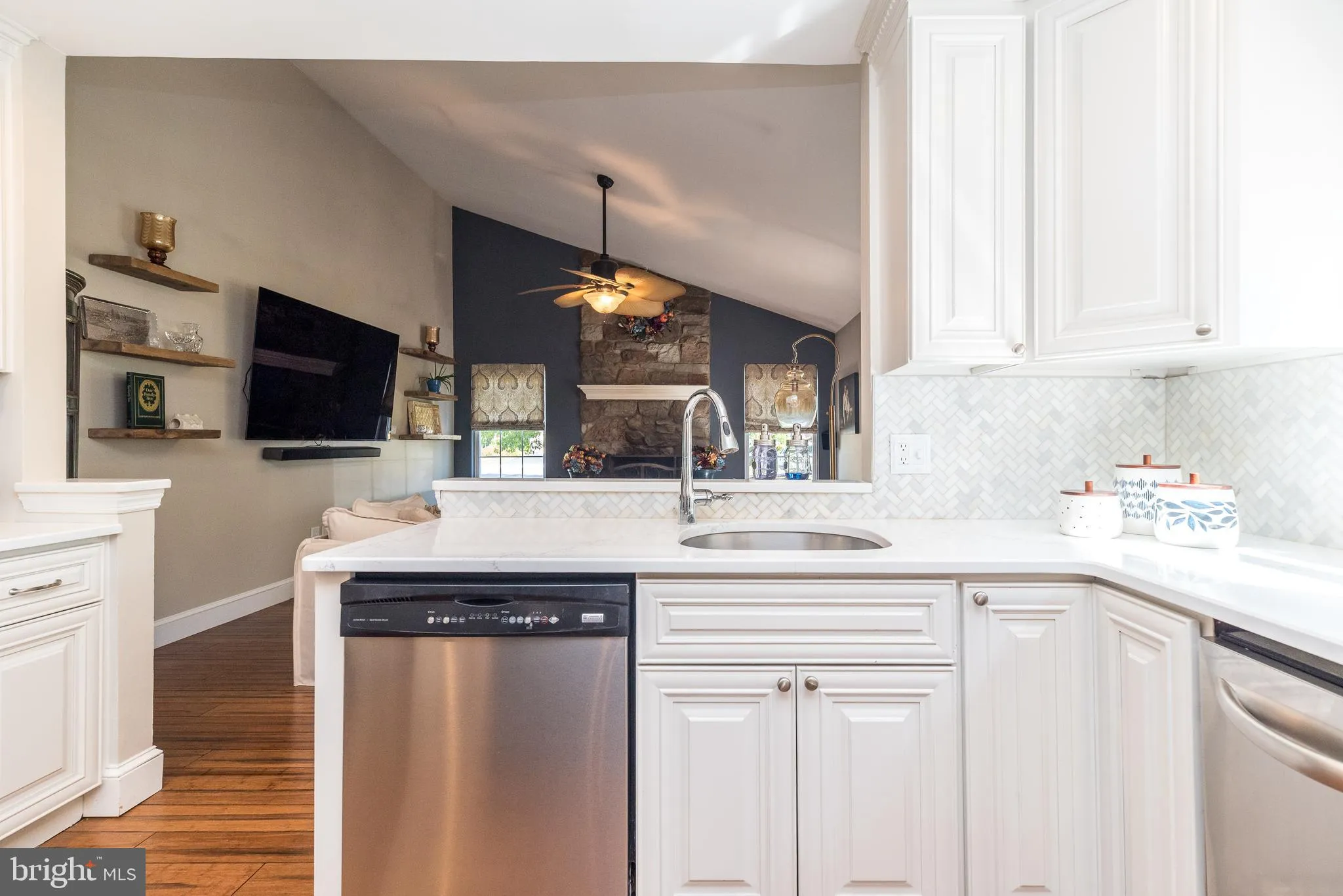 Doylestown, Pennsylvania 18902, United States, 4 Bedrooms Bedrooms, ,3 BathroomsBathrooms,Residential,Pending,215464