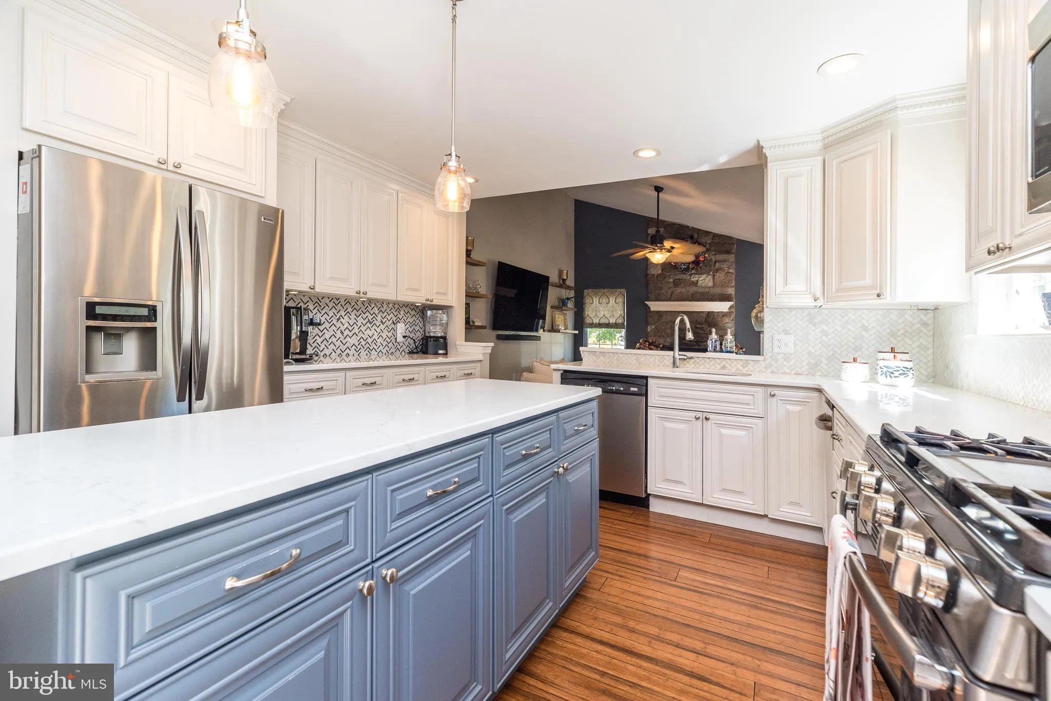 Doylestown, Pennsylvania 18902, United States, 4 Bedrooms Bedrooms, ,3 BathroomsBathrooms,Residential,Pending,215464