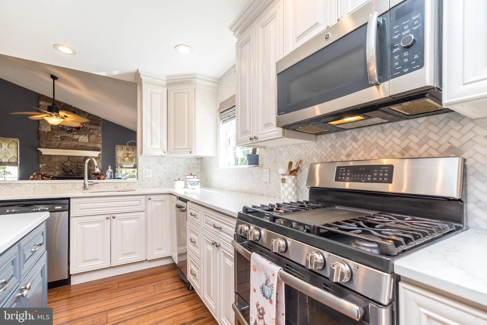 Doylestown, Pennsylvania 18902, United States, 4 Bedrooms Bedrooms, ,3 BathroomsBathrooms,Residential,Pending,215464