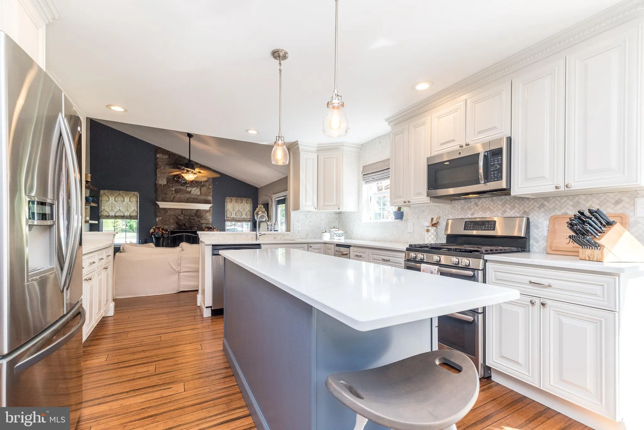 Doylestown, Pennsylvania 18902, United States, 4 Bedrooms Bedrooms, ,3 BathroomsBathrooms,Residential,Pending,215464