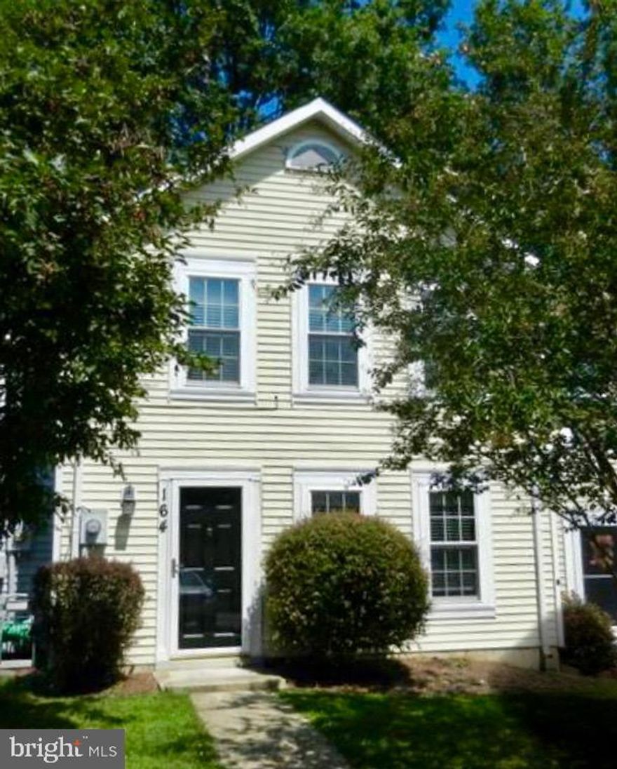 Fully updated 2 bedroom, 2.5 bathroom in Quailwood.