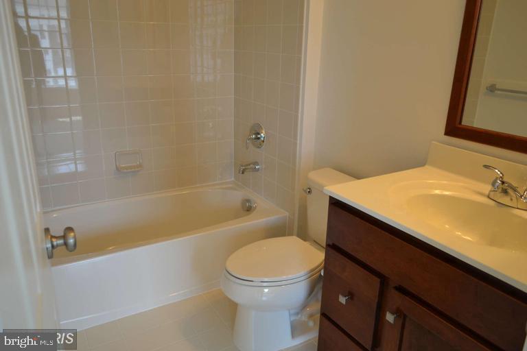 AMBERLEA AT SOUTH RIDING - Residential Lease