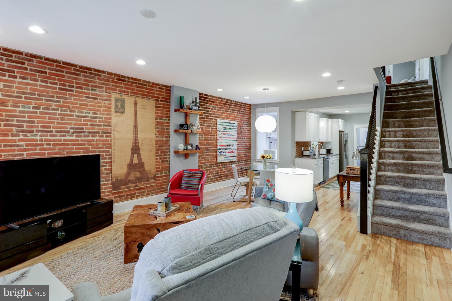 345 W ORANGE STREET