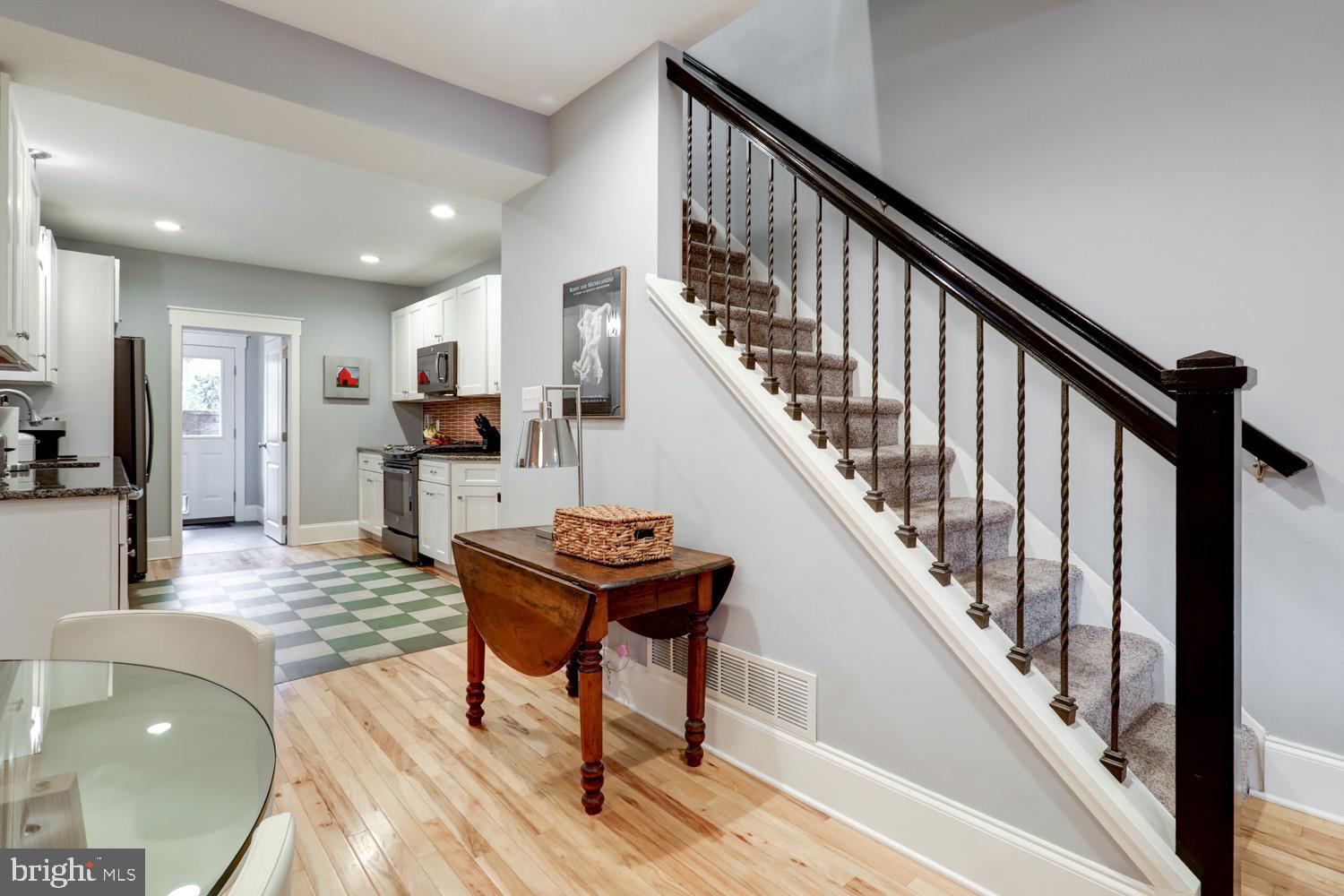 CHESTNUT HILL - Residential