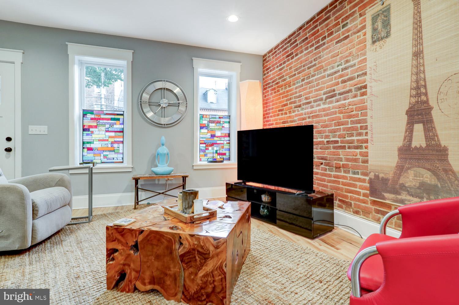 CHESTNUT HILL - Residential