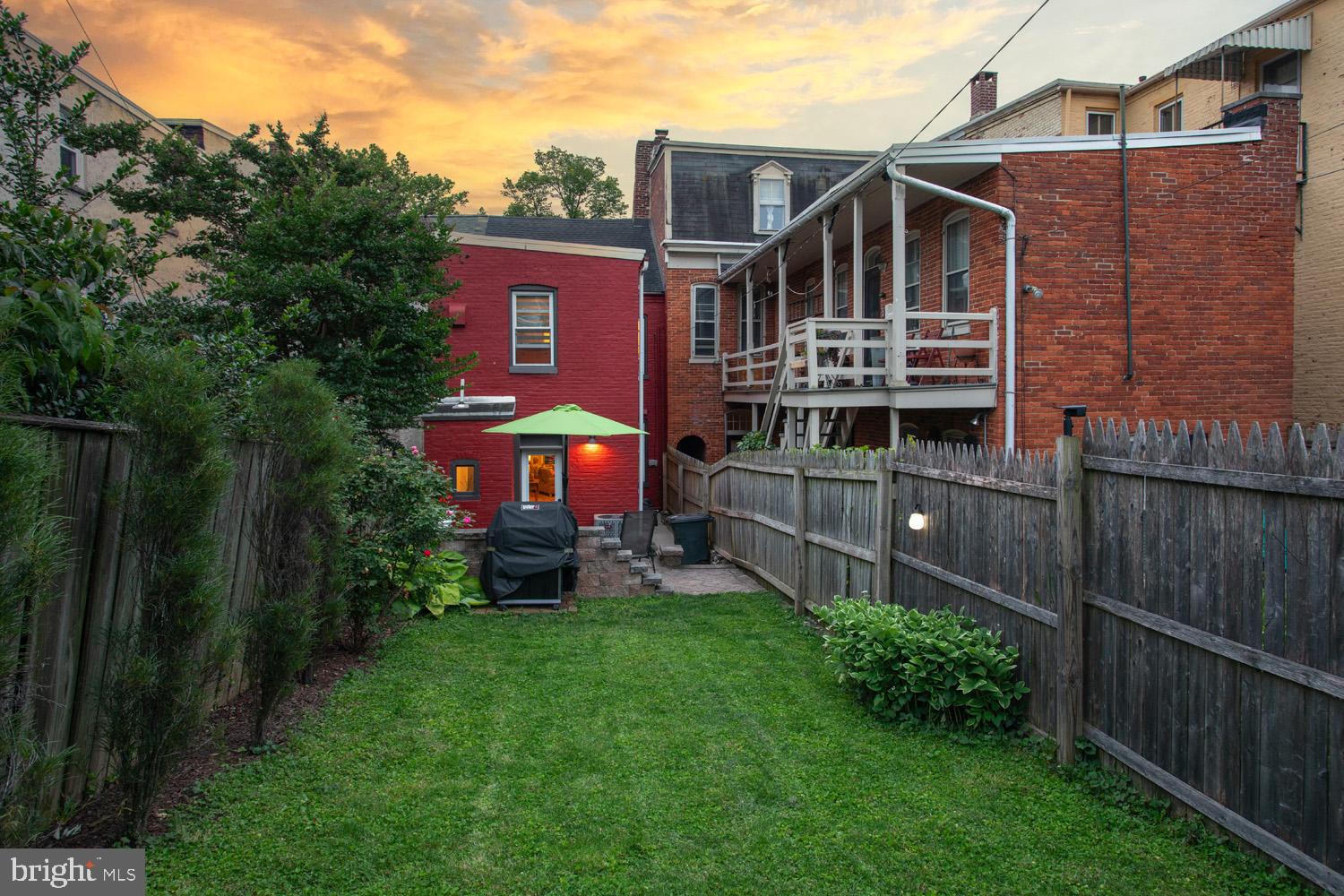 CHESTNUT HILL - Residential