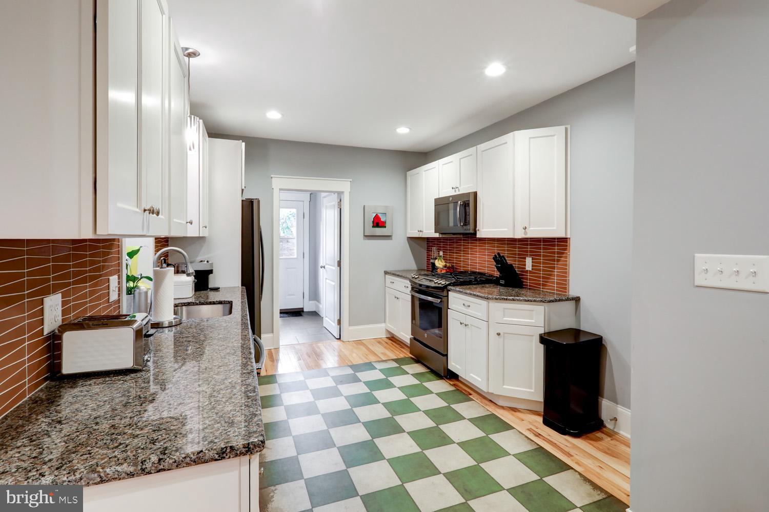 CHESTNUT HILL - Residential