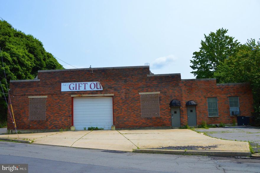 18,000 sq. foot brick, block and steel Commercial/Industrial Building.  Includes approximately 16,000 square feet of free span warehouse with an additional  2,550 square foot 36' X 71'freestanding garage with 12 X 14 garage door, 14' ceiling height.  Also has a fenced in parking area.  Approximately 2,000 sq. feet of office area in main building.  Addition on site parking area along with ample street parking.  Two drive through 12 X 14 garage doors on each side of warehouse.  Main building will require roof work and interior renovation.  Call Agent for details.