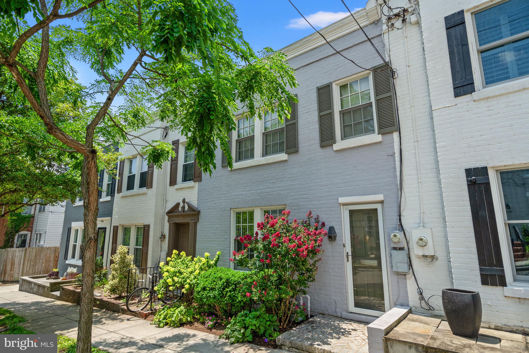 1910 35TH PLACE NW