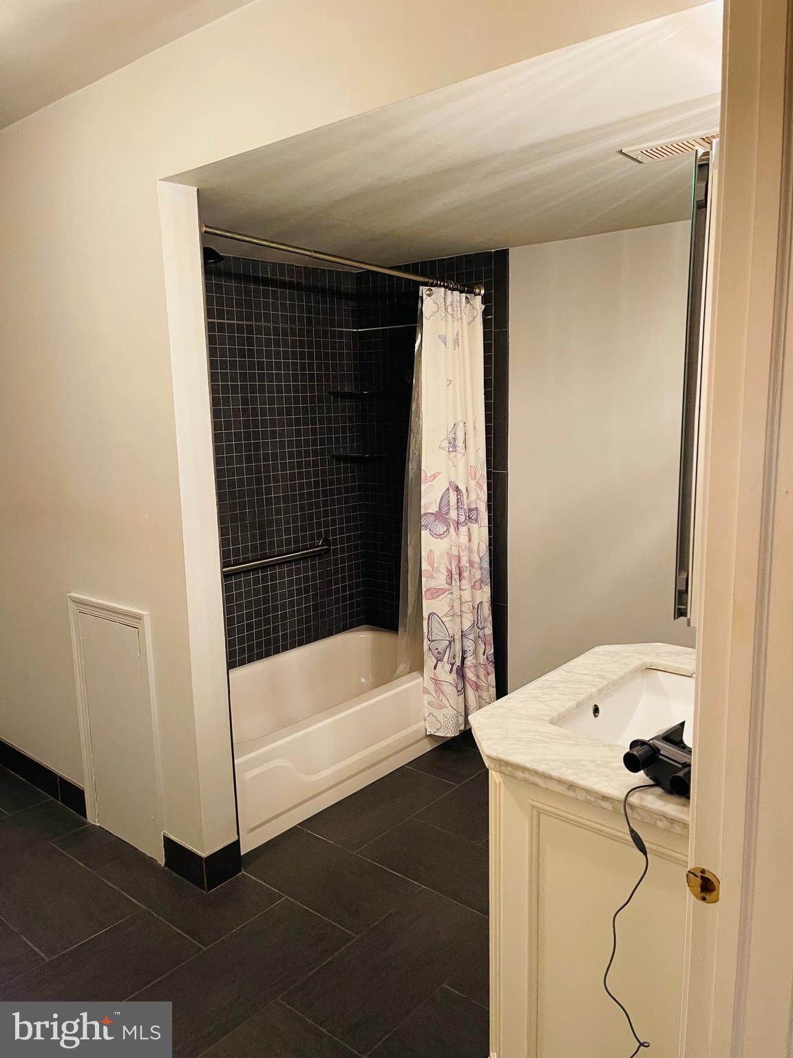 FOUNTAIN POINTE - Residential