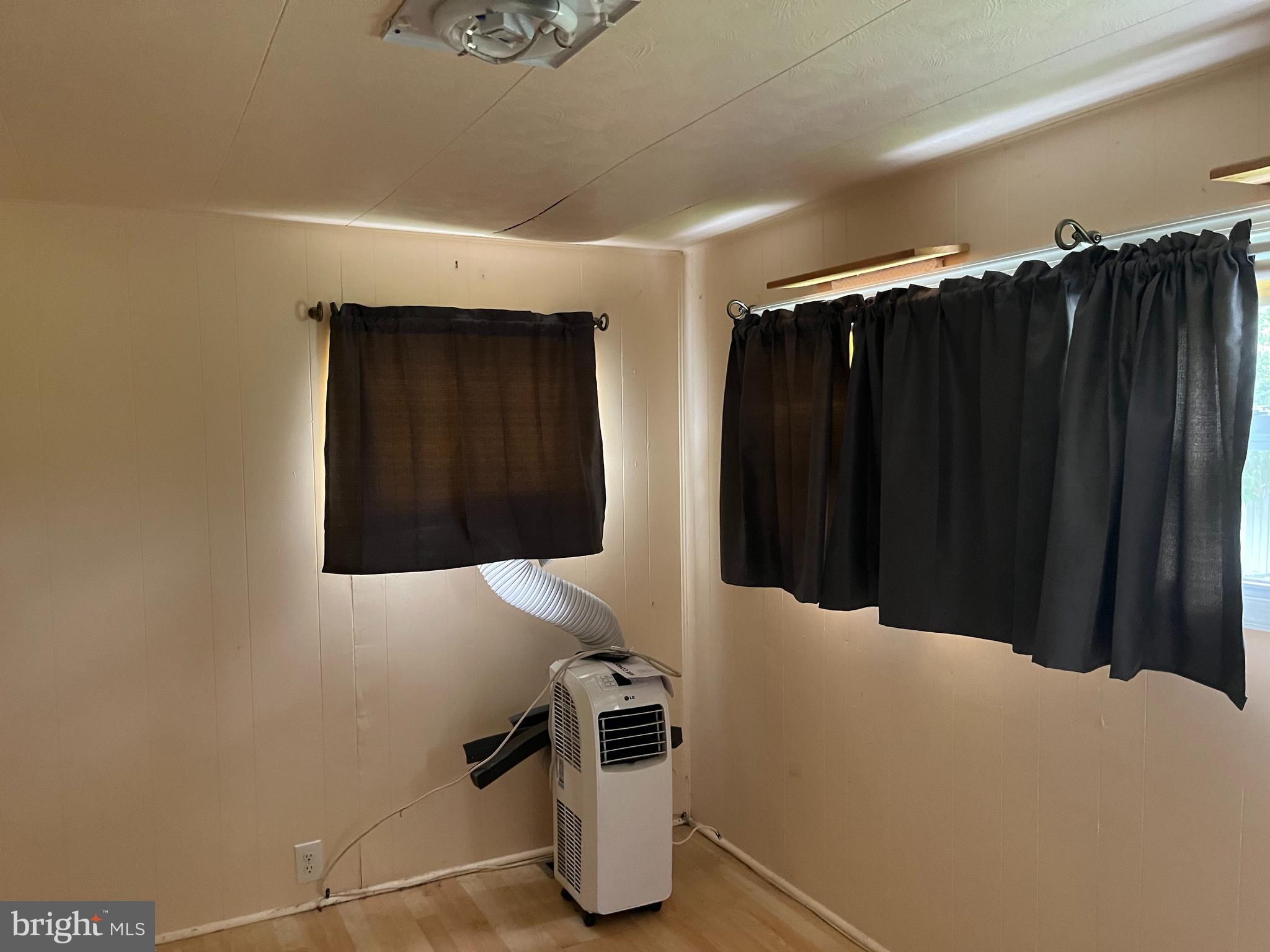 HILLANDALE HOMES - Residential