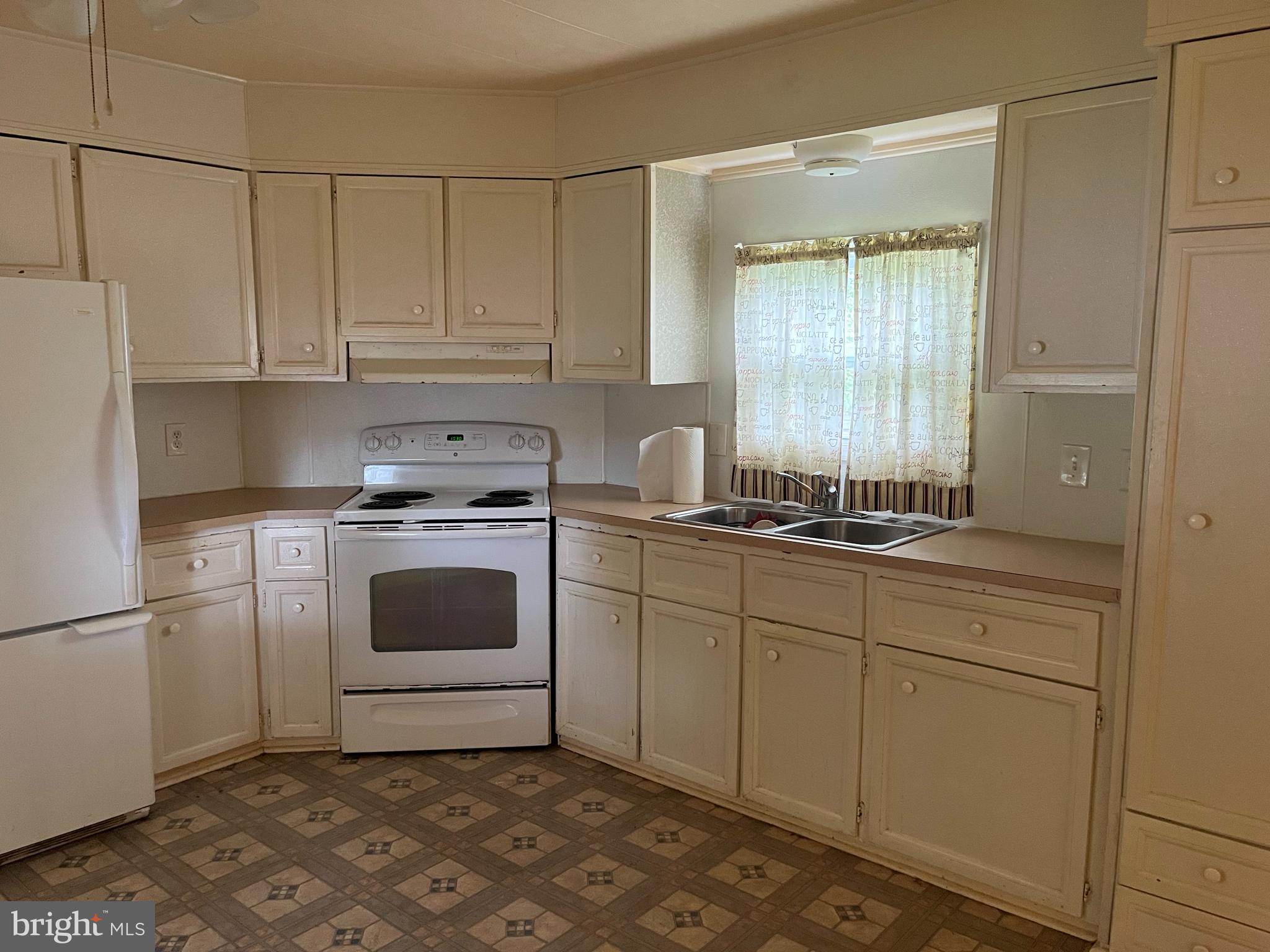 HILLANDALE HOMES - Residential