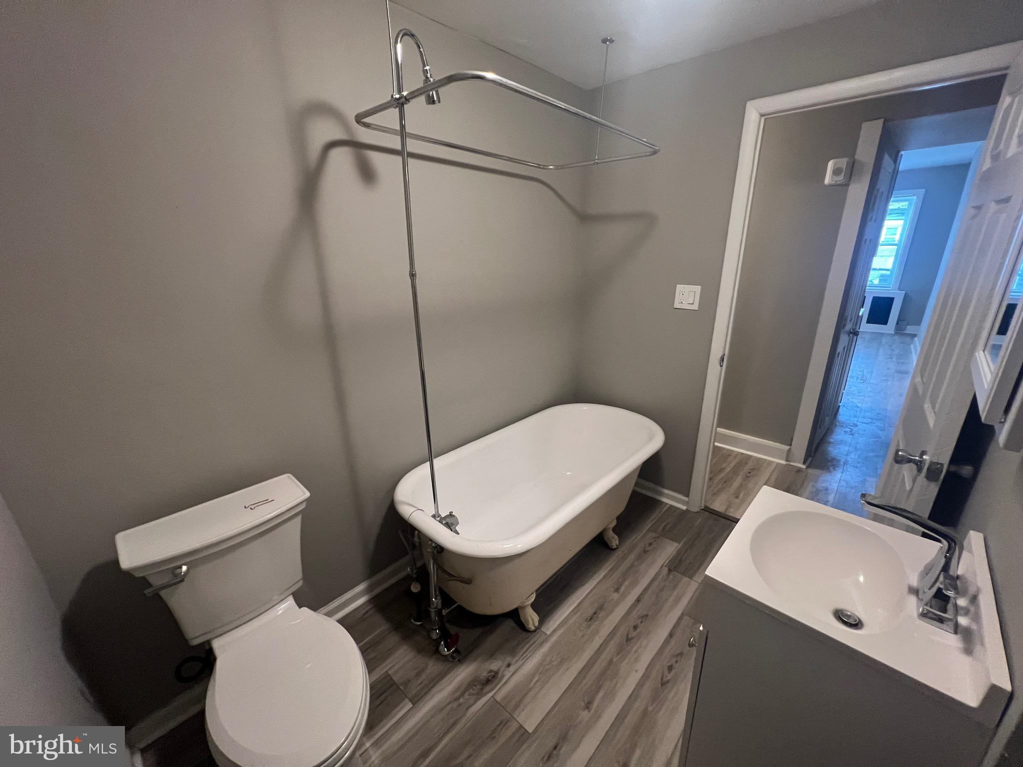 FAIRMOUNT - Residential Lease