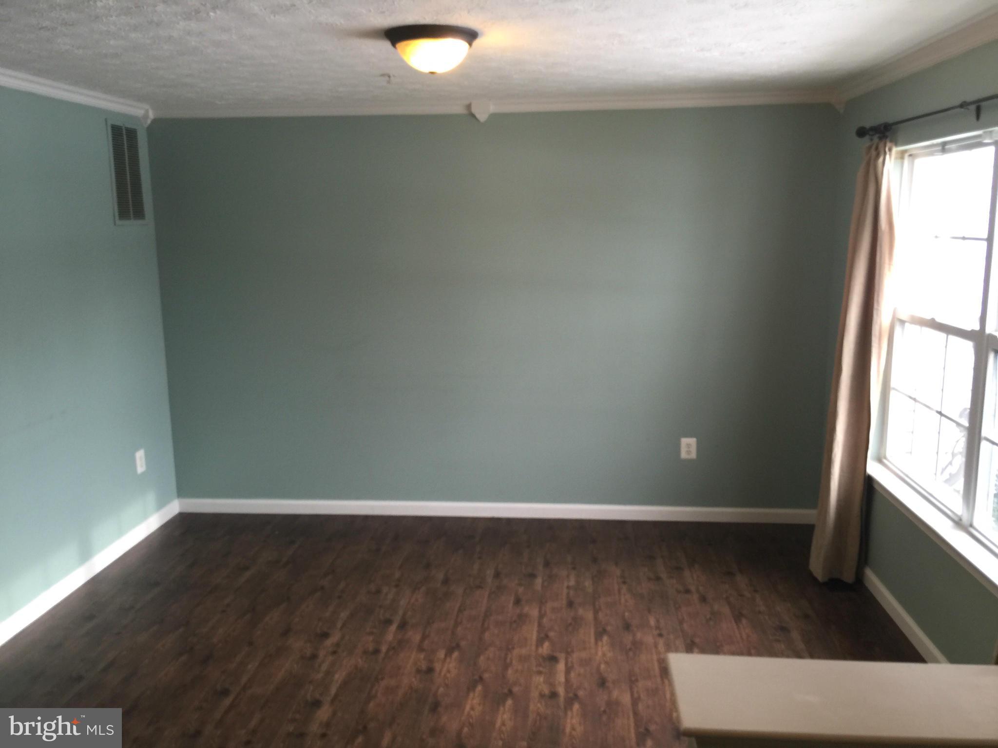 LAUREL GLEN - Residential