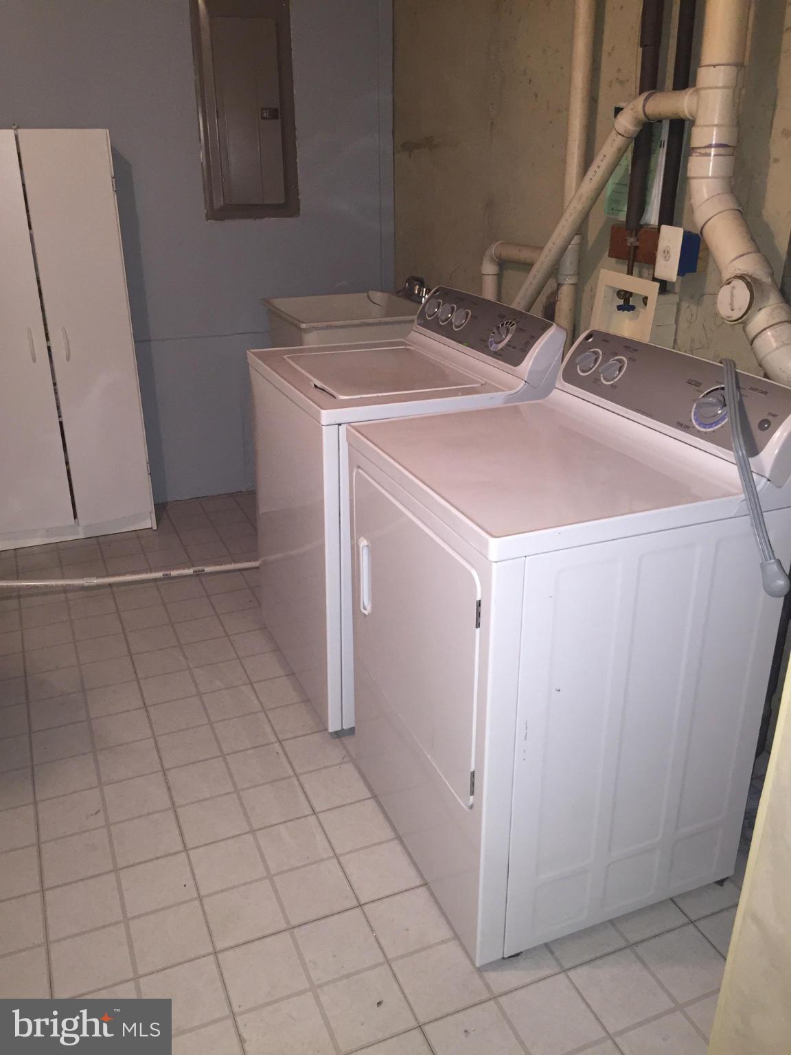 LAUREL GLEN - Residential