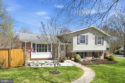 Homes For Sale - 2407 Candlewood Drive<br/> ALEXANDRIA, VA 22308