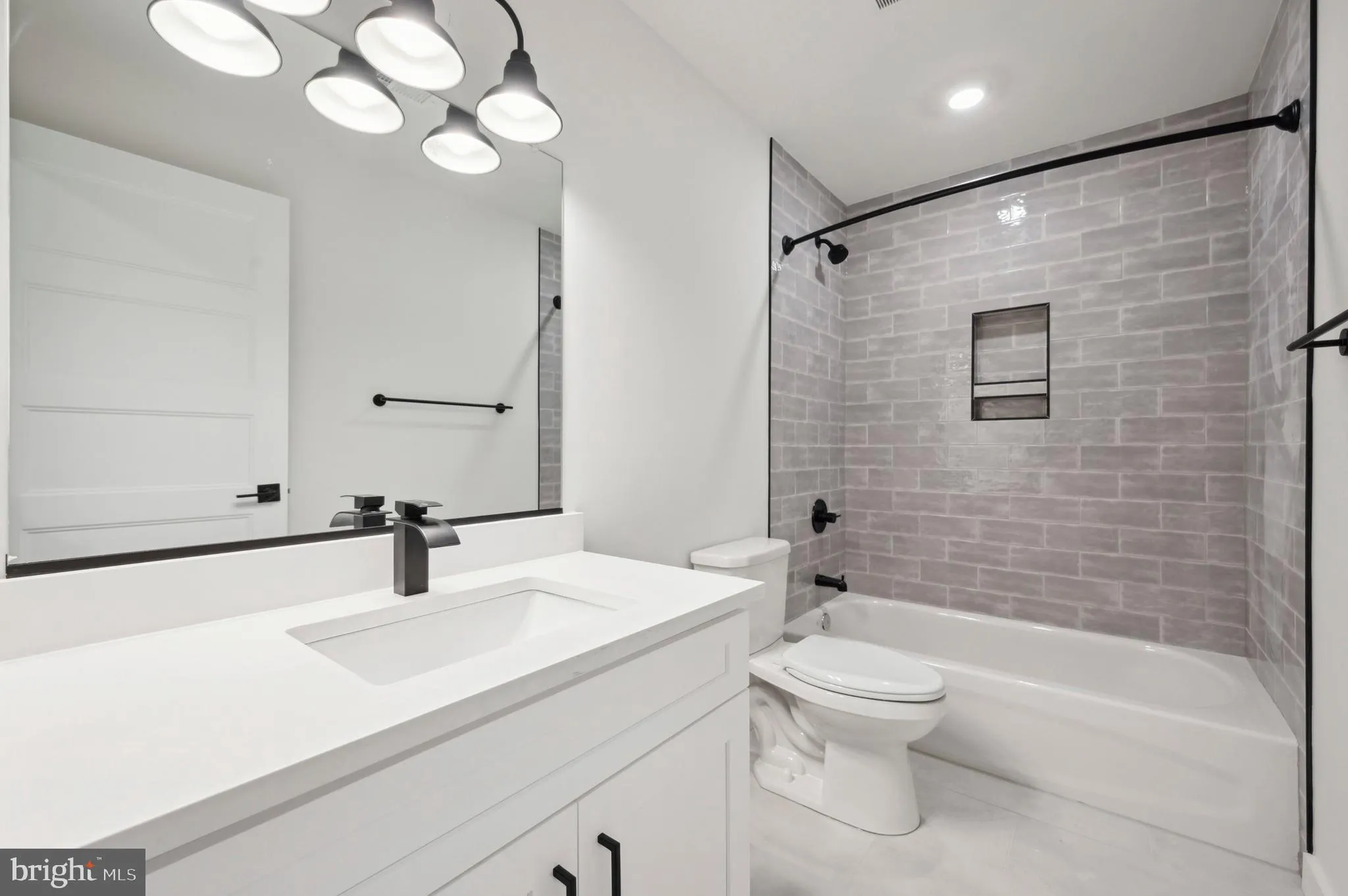 Philadelphia, Pennsylvania 19143, United States, 2 Bedrooms Bedrooms, ,2 BathroomsBathrooms,Residential,Active,28796