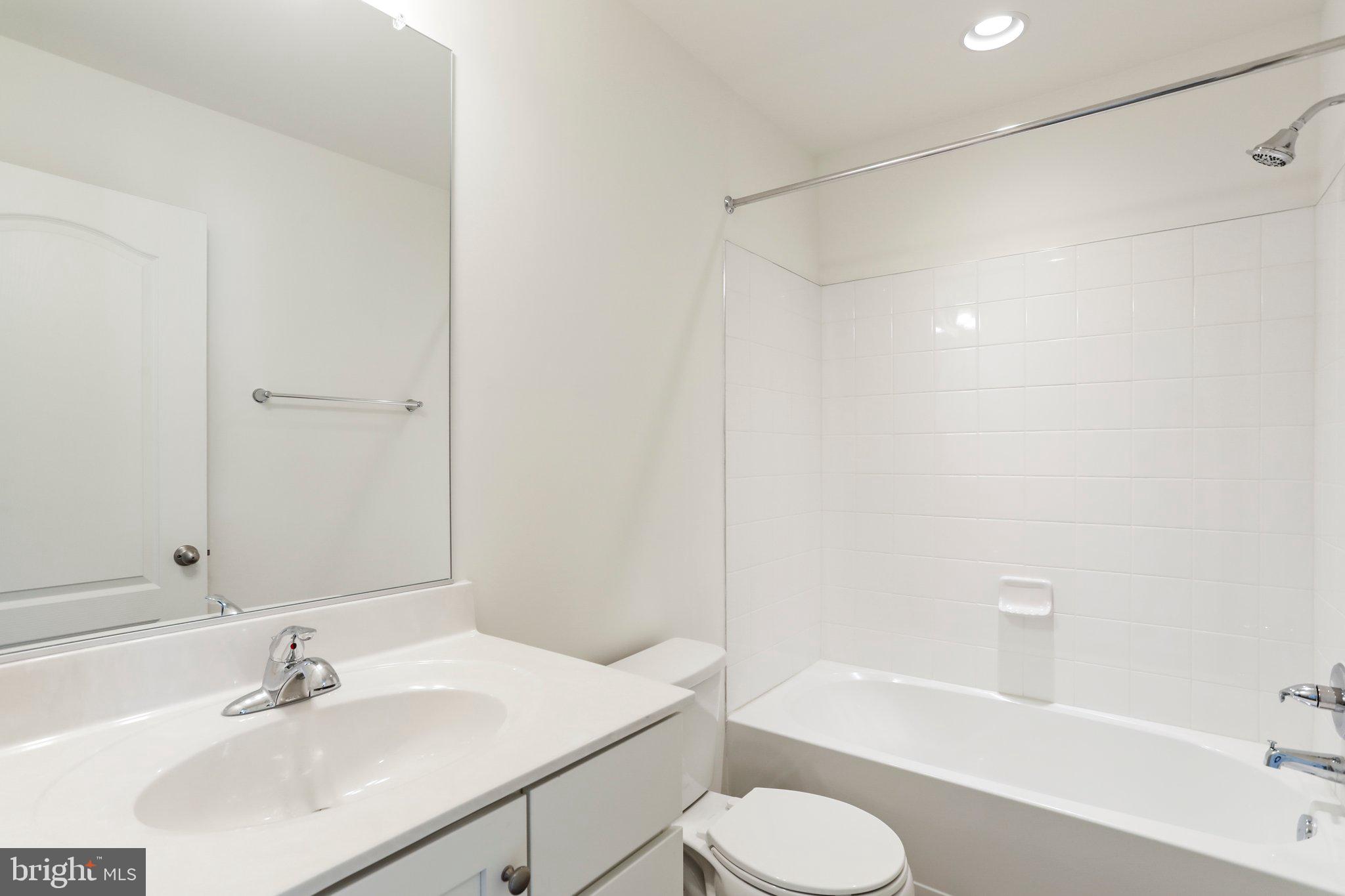 OVERLOOK AT RIVERSIDE TOWNHOMES - Residential Lease