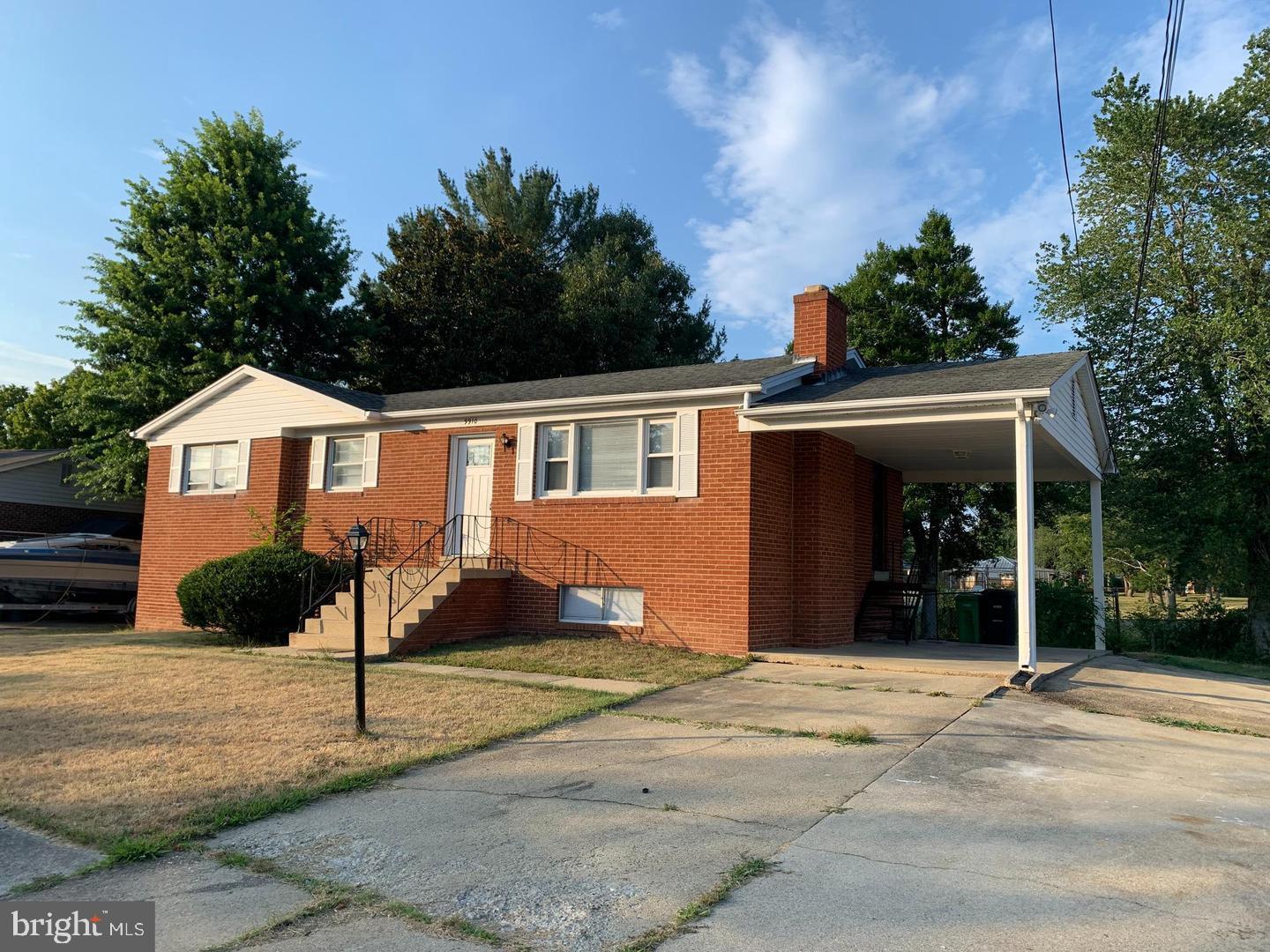 SPACIOUS ALL BRICK RAMBLER ON CORNER LOT. 4 BEDROOMS 3 FULL BATHS ON LARGE LOT NEXT TO PARK. LARGE BASEMENT AREA/ WITH FAMILY ROOM, WET BAR, AND 1 BEDROOM.LAUNDRY AREA WITH WASHER/DRYER, CARPORT, FENCED YARD WITH PATIO. ELEMENTARY SCHOOL AND HIGH SCHOOL IN WALKING DISTANCE, NEAR ALL MAJOR ROUTES. MINUTES TO NATIONAL HARBOR, VA, AND DC