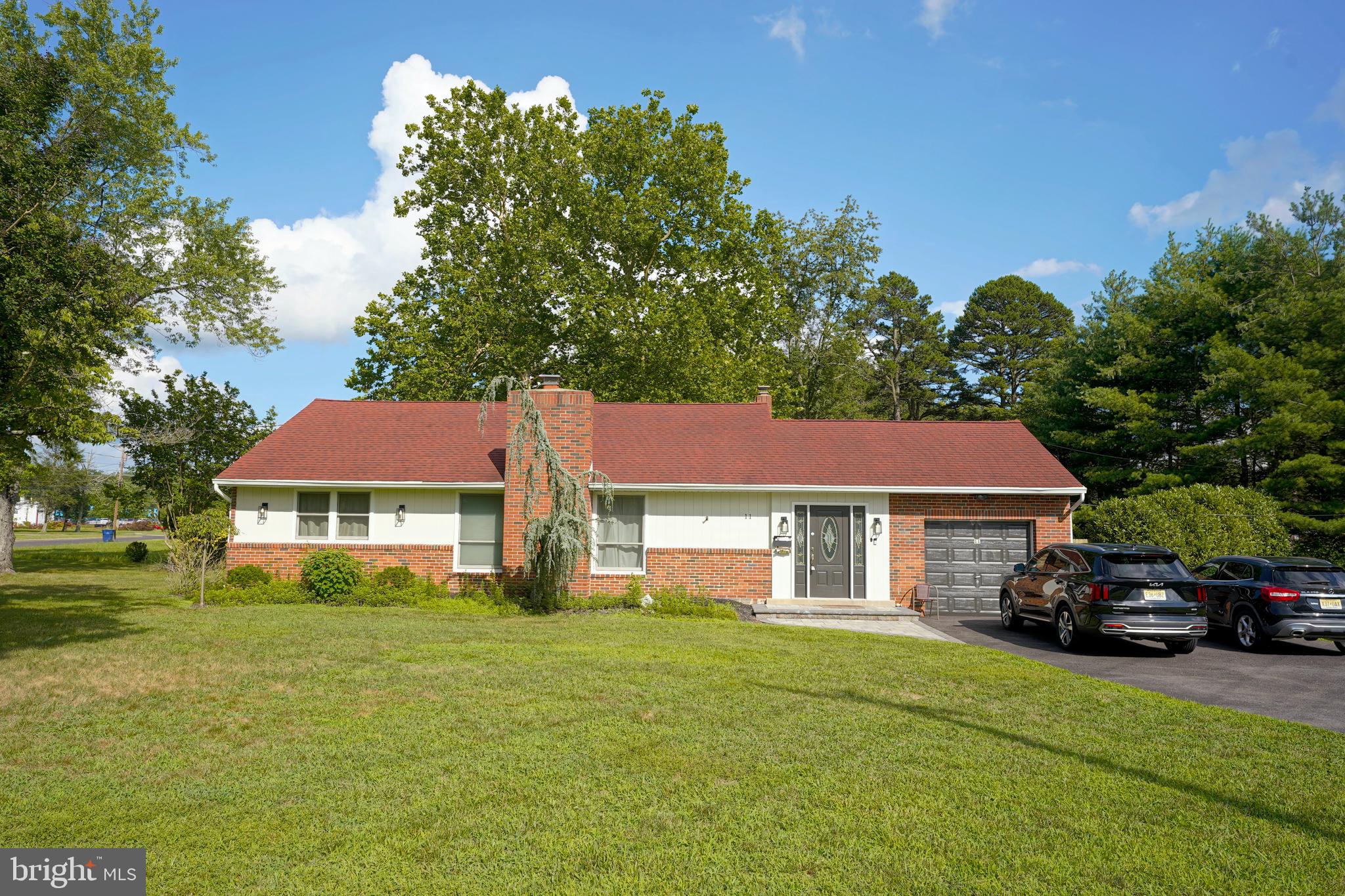 11 LAKEVILLA DRIVE