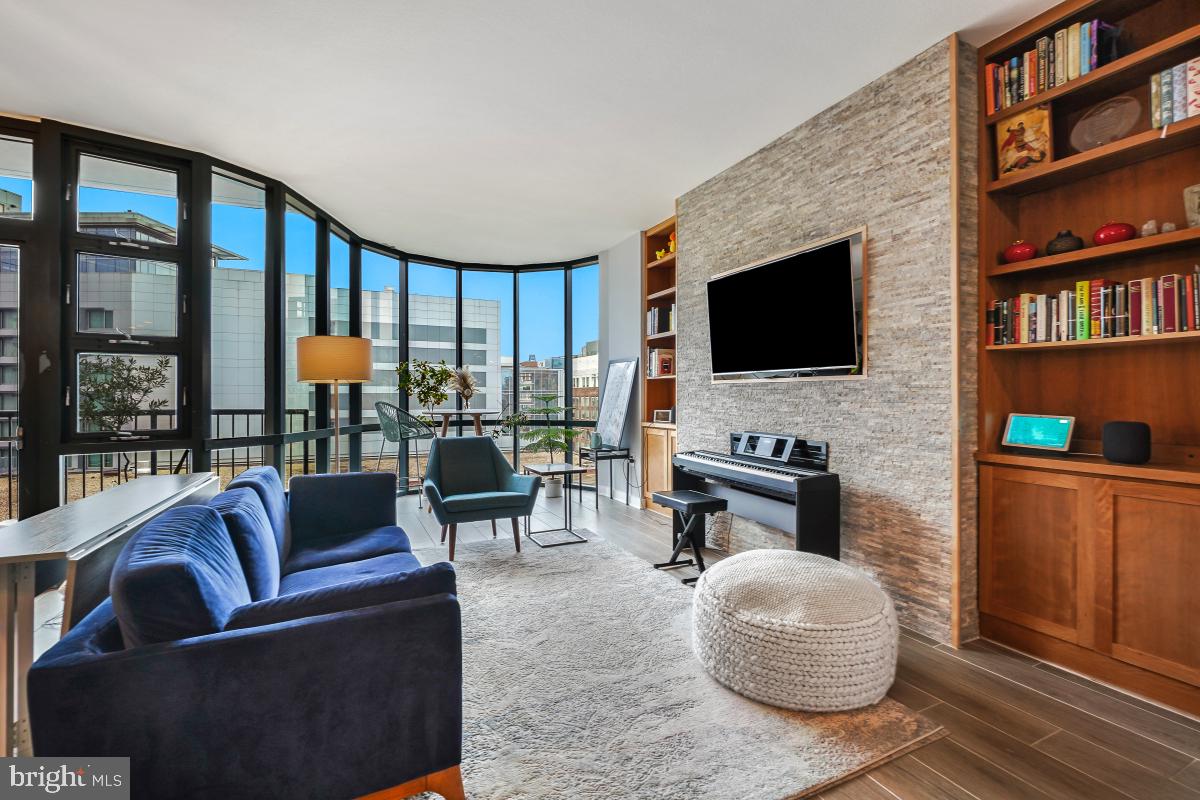 1117 10TH STREET NW W8