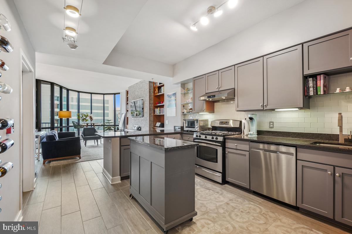 1117 10TH STREET NW W8