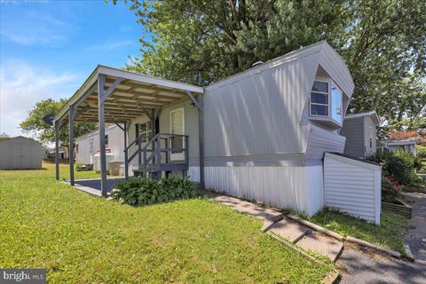 Mobile Home For Sale - 36 My Way Drive<br/> PALMYRA, PA 17078
