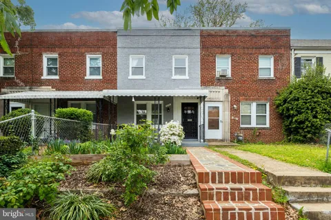 MLS: DCDC2196214