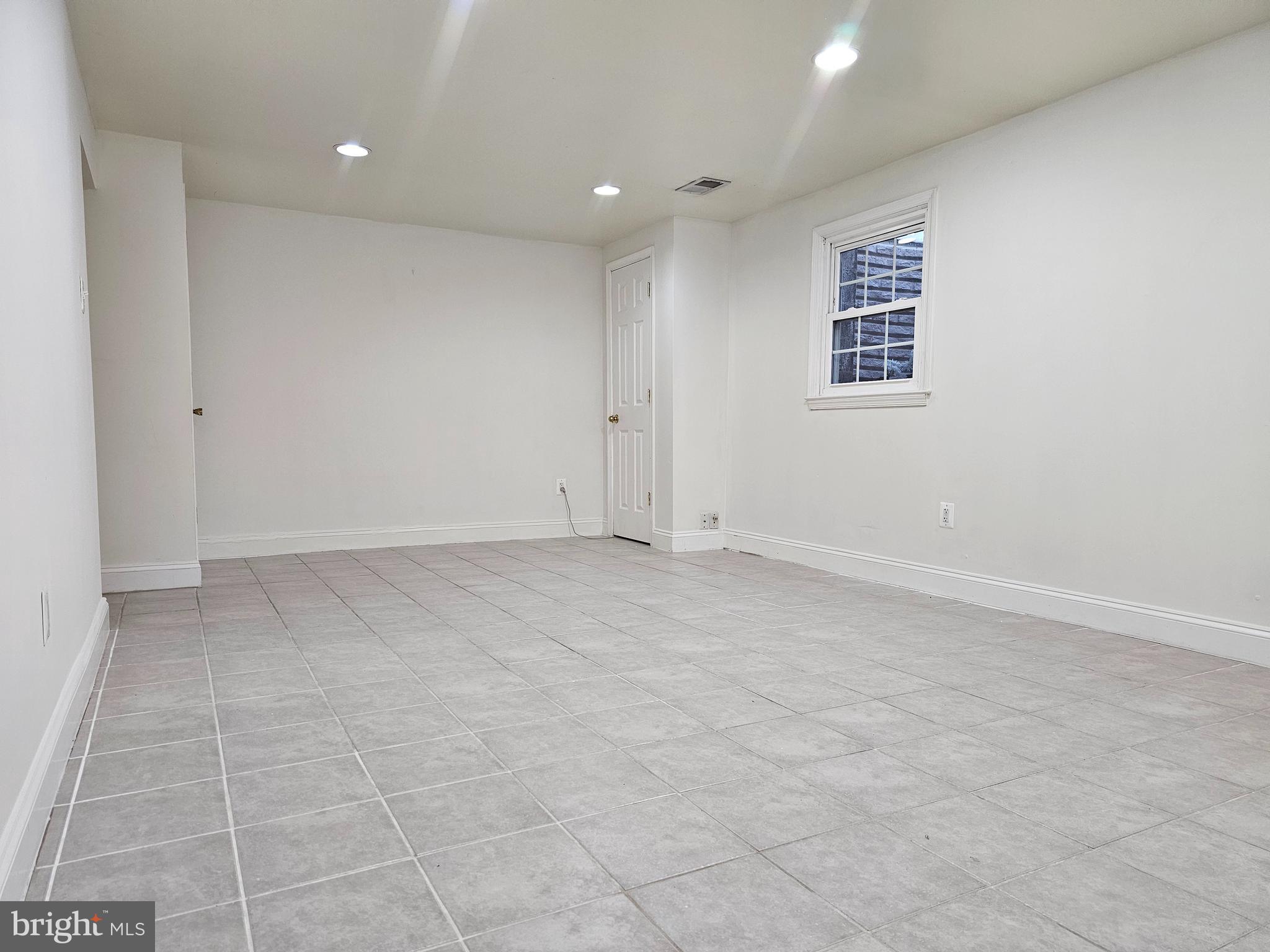 LAKE BRADDOCK - Residential Lease