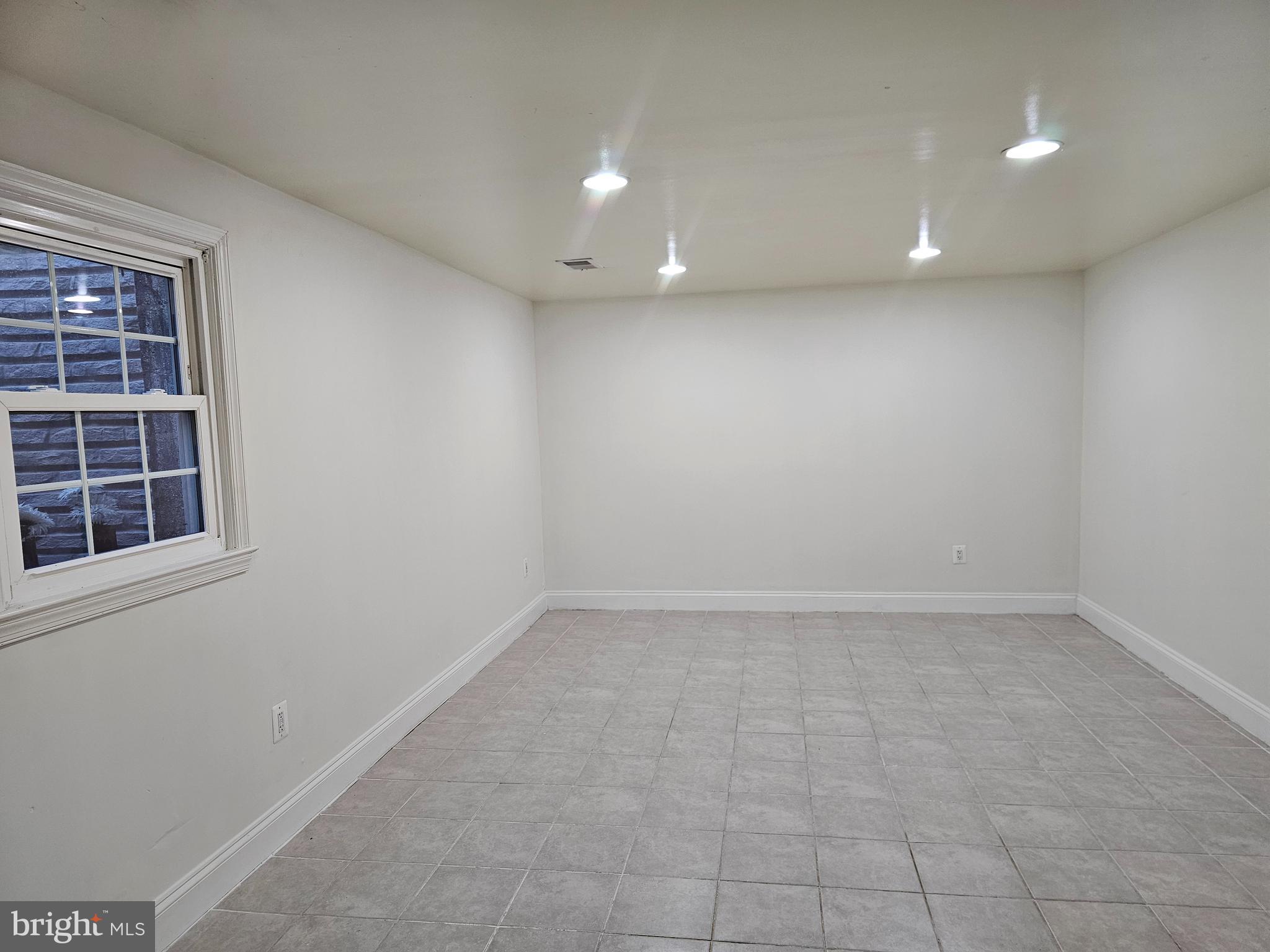 LAKE BRADDOCK - Residential Lease