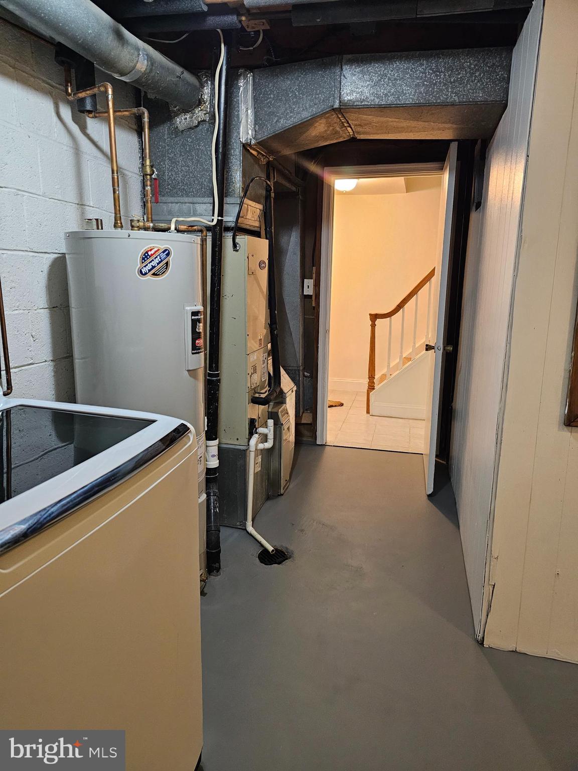 LAKE BRADDOCK - Residential Lease