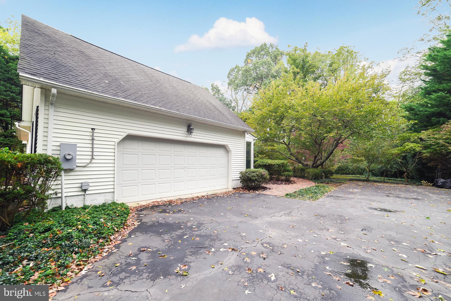 BRETON BAY ESTATES - Residential