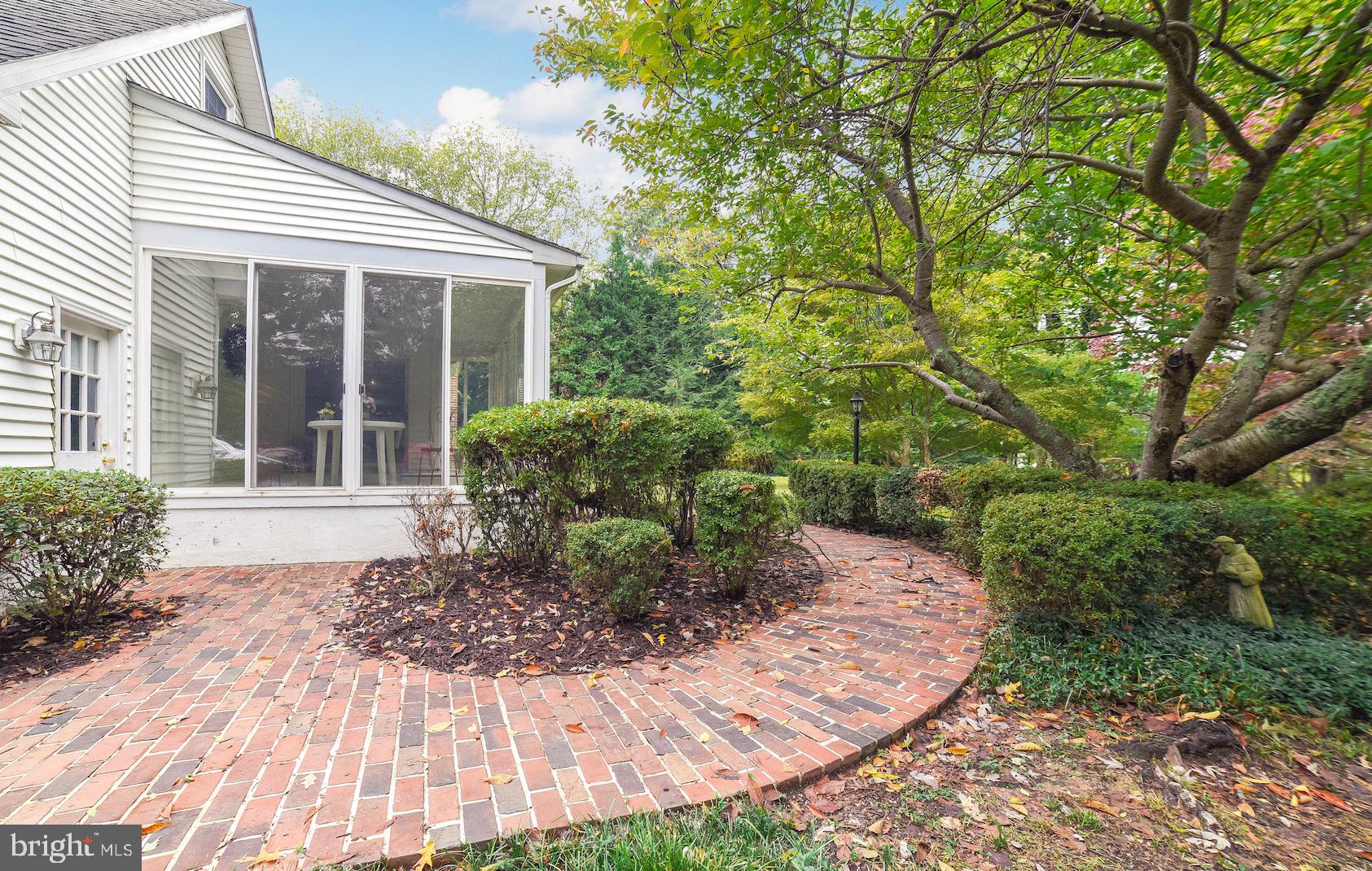 BRETON BAY ESTATES - Residential