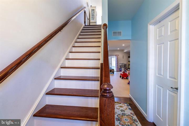 CREEKSIDE VILLAGE - Residential Lease