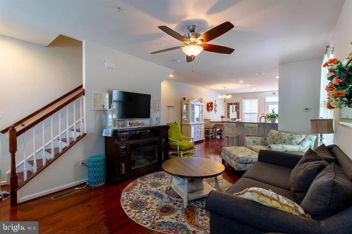 CREEKSIDE VILLAGE - Residential Lease