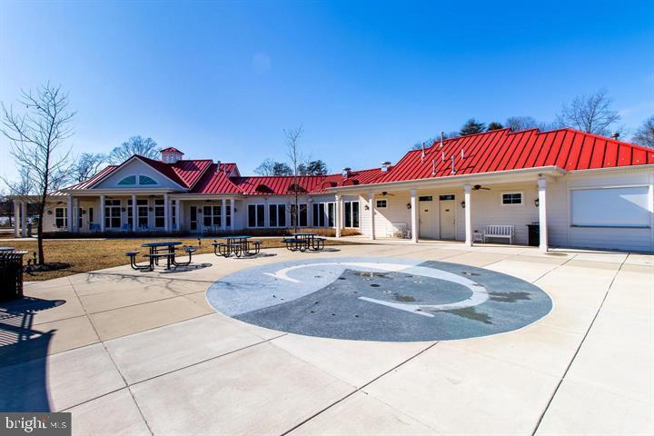 CREEKSIDE VILLAGE - Residential Lease