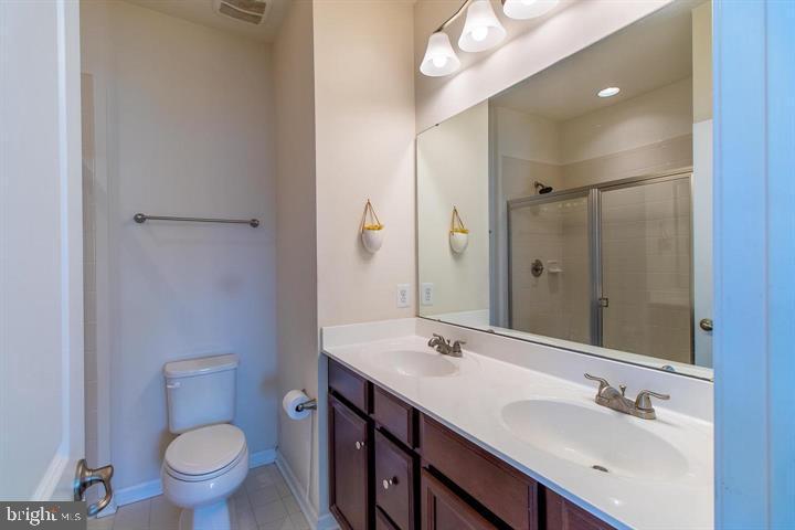 CREEKSIDE VILLAGE - Residential Lease