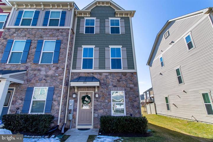 CREEKSIDE VILLAGE - Residential Lease