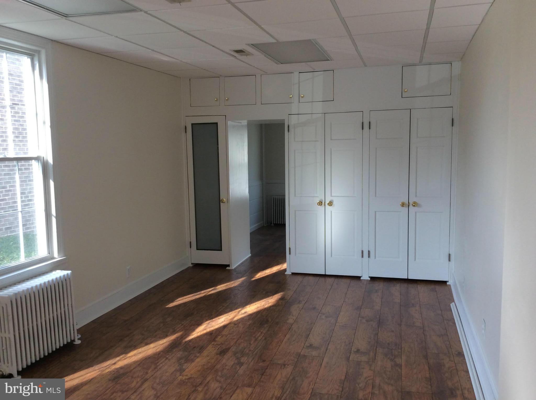 LAUREL - Commercial Lease
