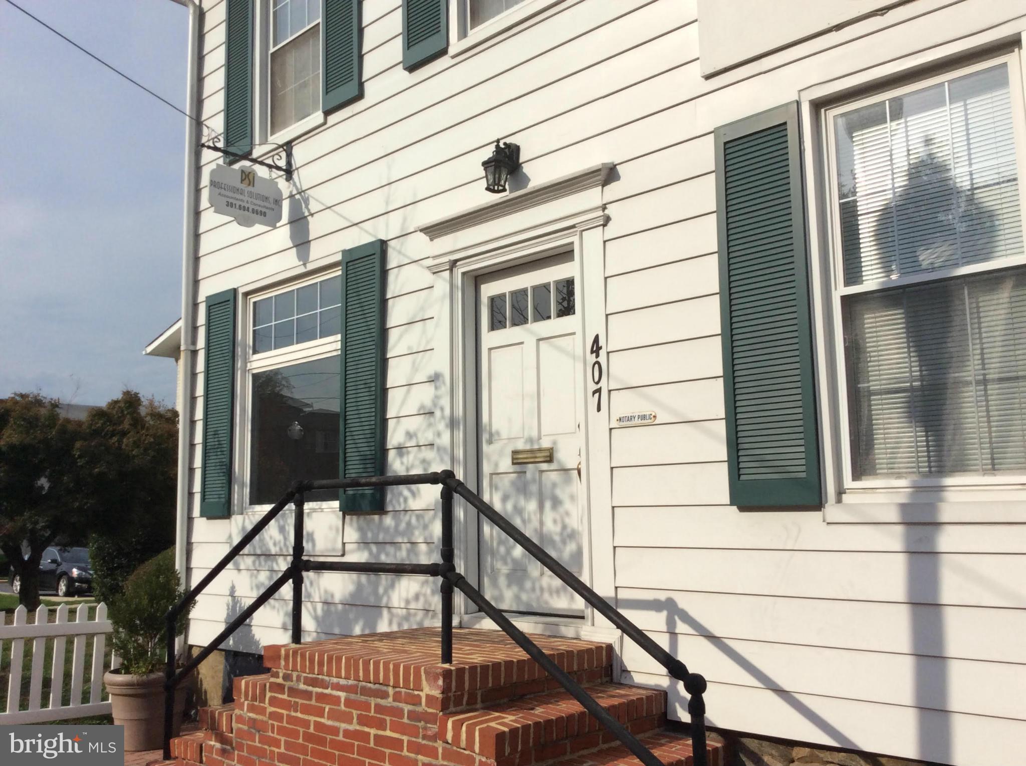 LAUREL - Commercial Lease