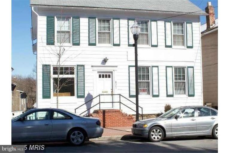 LAUREL - Commercial Lease