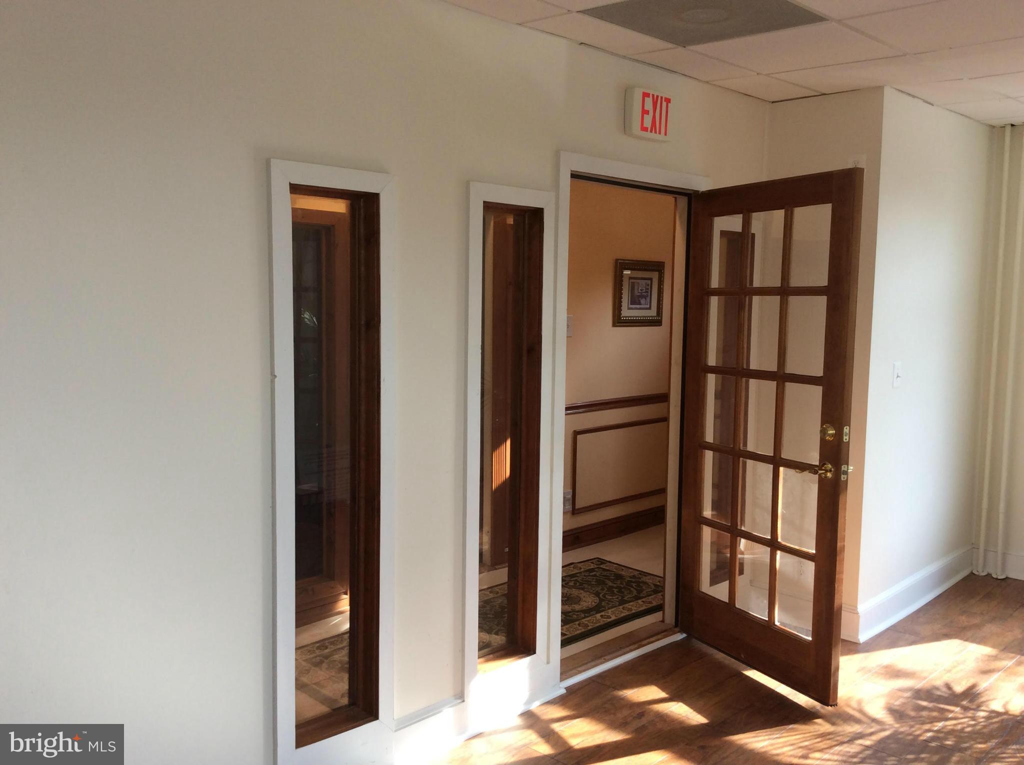 LAUREL - Commercial Lease