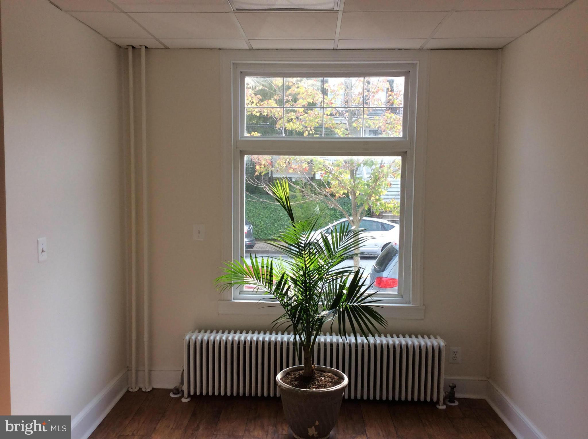 LAUREL - Commercial Lease