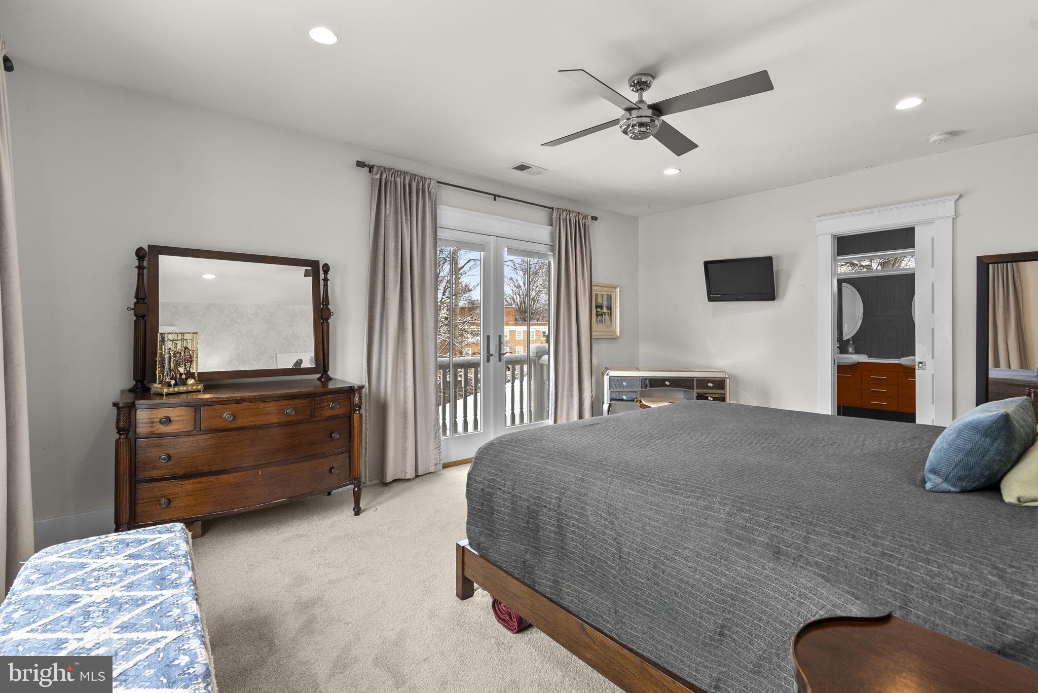 WOODSIDE - Residential