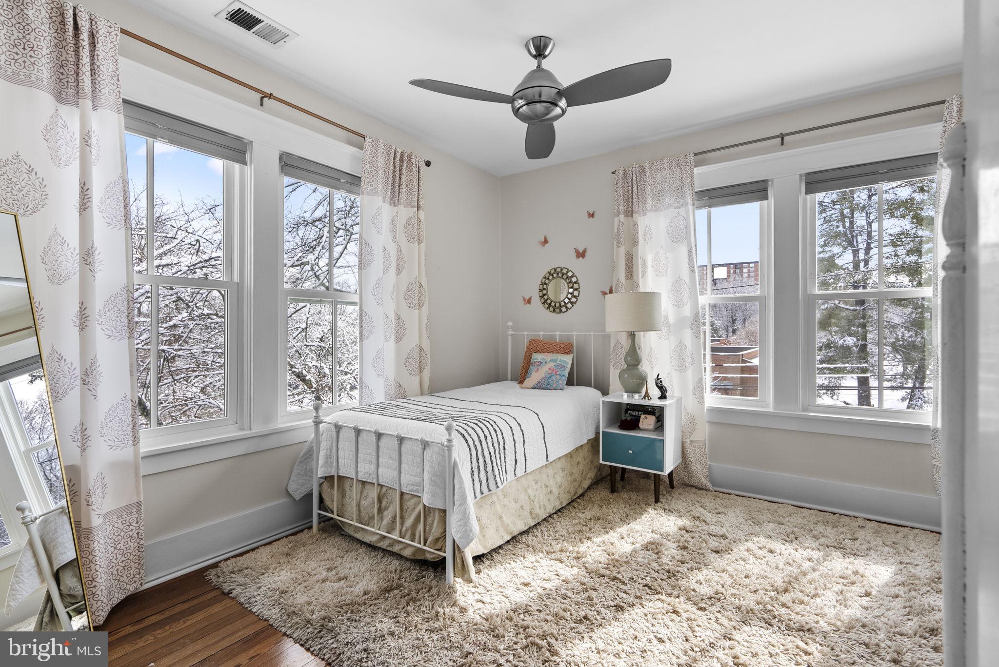 WOODSIDE - Residential